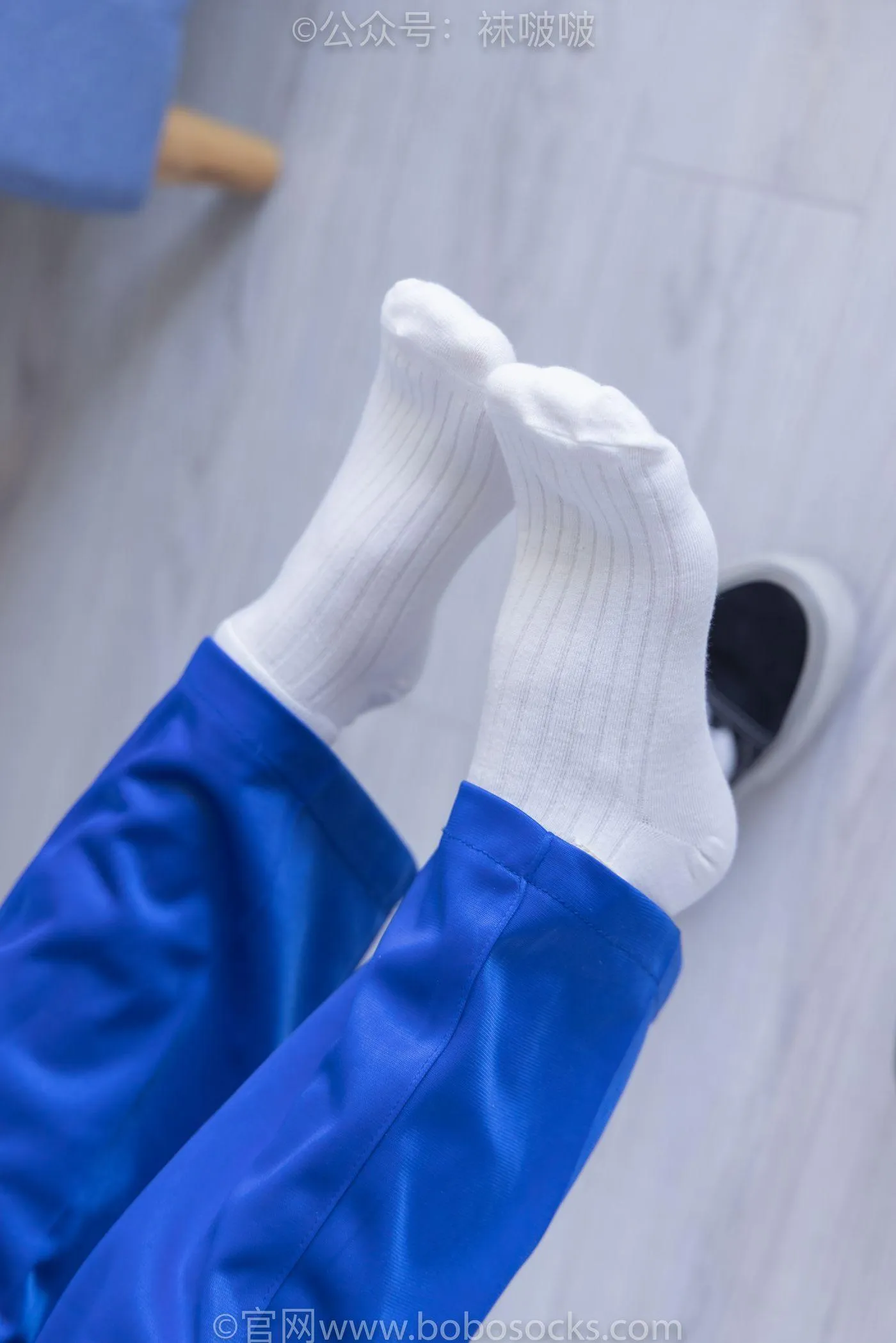[BoBoSocks袜啵啵]NO.039 小奶熊-校服、vans帆布鞋、短白棉袜、裸足 [154P]插图1